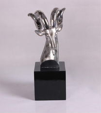 卷角羊頭擺件 仿古工藝點亮現代家居的時尚宣言